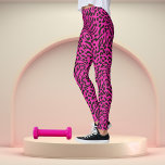 Leggings Impression Safari Léopard Rose Hot<br><div class="desc">Hot Pink Safari empreinte de léopard Leggings sont un choix audacieux et à la mode avec un arrière - plan vert vif et un motif empreinte de léopard complexe. La combinaison unique de la couleur rose chaud frappante et de l'empreinte de léopard classique crée une fusion captivante d'esthétique moderne et...</div>