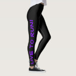Leggings Live to Run ! Courez en direct ! Courant noir et v<br><div class="desc">Ces leggings amusants sont conçus avec des coureurs en tête. Elles sont noires avec un texte violet brillant et de haute visibilité qui court sur chaque jambe. Une jambe dit "Live to Run !" l'autre jambe dit "Run to Live !" Les collants de course parfaits et la couleur sont une...</div>