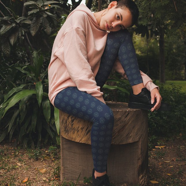 Leggings Marine Bleu classique Silver Snowflakes Élégant Pe (Navy blue and silver patterned simple leggings. )