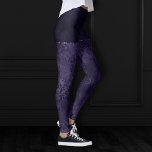 Leggings Minuit Indigo Romance | Satiny Grunge Damask<br><div class="desc">Le grunge sophistiqué des années 90 est tout grandi avec ce damas rose satiné, velours luxueux et faux parties scintillant foncé, dans une tonalité de bijou sombre et une palette de teintes sombres. Cette texture vintage mélangée unisex des années 1990, moyenne et abstraite, ajoute une parfaite pop de couleur et...</div>