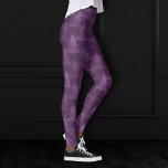 Leggings Moody Tree Motif | Noel profond pourpre de prune<br><div class="desc">C'est la saison de l'art joyeux et portable ! Une tenue de vacances moderne, sombre et moody. Ce design festif et amusant présente des arbres de Noël brillants et fantaisistes avec une plaque de peinture frisky rehaussée d'une parties scintillant métallique imitant, ainsi qu'un arrière - plan solide de profil bas...</div>