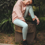 Leggings Motif bleu clair simple<br><div class="desc">Restez élégants et à l’aise avec ces pantalons d’entraînement pour femmes avec un simple motif bleu qui ajoute une touche de charme à votre collection de vêtements de yoga. Conçues dans un style minimaliste, ces leggings mêlent des éléments fantaisistes amusants à une esthétique fantaisiste simpliste. Le design simple de base,...</div>