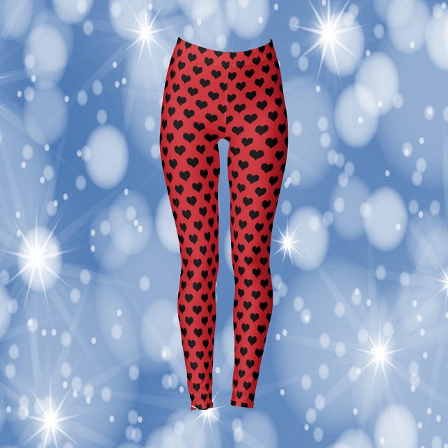Leggings Motif de Black Hearts Arrière - plan rouge (A pair of leggings with a pattern of black hearts on a red background)