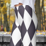 Leggings Motif de chèques en noir et blanc<br><div class="desc">Puissant et amusant : Tournez la tête avec ces hardis jambages Arlequins! La motif colorée et saisissante ajoute une touche moderne et énergique à toute tenue. Parfaits pour des journées décontractées ou pour faire un défilé de mode, ils sont à la fois confortables et élégants. Ne manquez pas de le...</div>