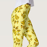 Leggings Motif Empreinte de patte Leopard<br><div class="desc">Joli motif de patte de léopard de style dessin animé. Légumineuses personnalisées. Version de patte noire et jaune. Idée cadeau pour les amateurs de chat sauvage.</div>