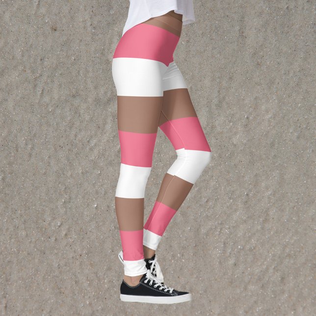Leggings Motif en bande Mocha Brown rose blanc (A pair of leggings with pink, brown and white stripes.)