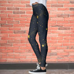 Leggings Motif Night Sky<br><div class="desc">La puissance est dans les étoiles - des centaines d'étoiles dorées brillent sur cet arrière - plan motif céleste. Rechercher d'autres produits correspondants</div>