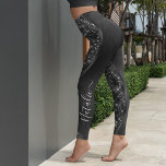 Leggings Parties scintillant noire métallique personnalisée<br><div class="desc">Personnalisez facilement ce métal brossé noir et les leggings à motif de parties scintillant glamour avec votre propre nom personnalisé.</div>