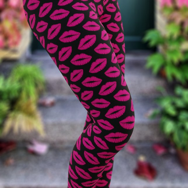 Leggings Pince à lèvres rose chaude lèvres Baiser Imprimer  (Hot pink lipstick kisses on a pair of black comfy leggings. Perfect for date night or Valentine's)
