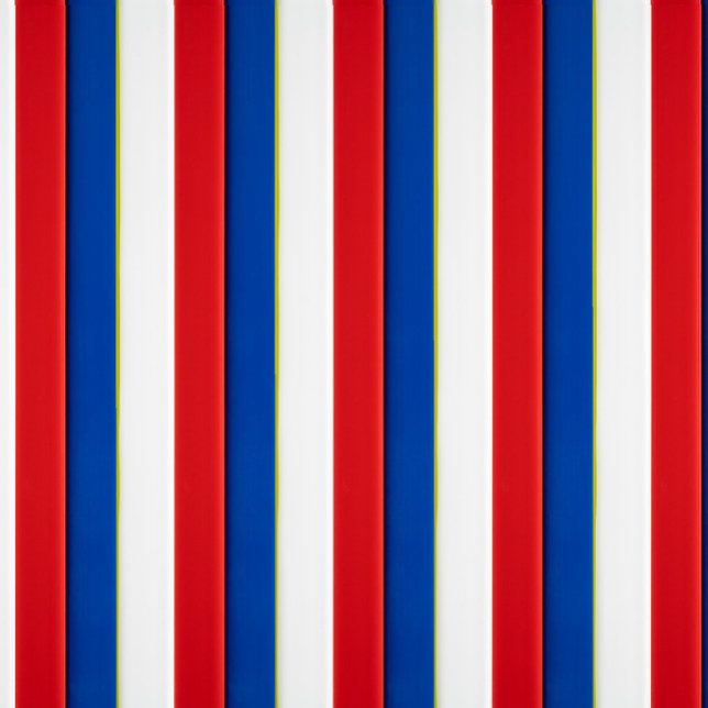 Leggings Rouge blanc et bleu (A background of vertical stripes in red, white, and blue, with thin yellow lines between each stripe)