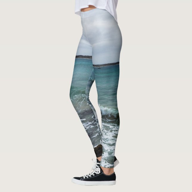 Leggings Vagues Et Bateaux De Pêche Sur L'Océan, (Gauche)