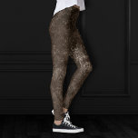 Leggings Velvety Bronze Damask | Grunge baroque Brown<br><div class="desc">90 Grunge, Tout Grandit ! Le damas baroque velours foncé, épais et spectaculaire d'inspiration gothique, dans une riche palette de nuances, crée une texture de velours broyé vintage opulente. De la collection luxueuse et sophistiquée "Moody Jewel Tones", cette nouveauté contemporaine mélangé moyen unisex (mais féminin) effet abstrait ajoute une parfaite...</div>