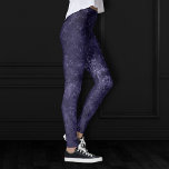Leggings Velvety Midnight Damask | Indigo Purple Grunge<br><div class="desc">90 Grunge, Tout Grandit ! Le damas baroque velours foncé, épais et spectaculaire d'inspiration gothique, dans une riche palette de nuances, crée une texture de velours broyé vintage opulente. De la collection luxueuse et sophistiquée "Moody Jewel Tones", cette nouveauté contemporaine mélangé moyen unisex (mais féminin) effet abstrait ajoute une parfaite...</div>