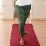 Leggings Vintage Green Christmas Tree Fête des snowflèches<br><div class="desc">Un sapin de Noël vintage et un motif de pull Jacquard sur de mignons leggings de vacances. Un motif festif de flocon vert et rouge pour les fêtes d'hiver.</div>