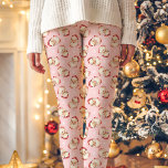 Leggings Vintage rétro Père Noël rose Motif de Noël<br><div class="desc">Ajoutez une touche festive à votre garde-robe avec ces leggings de Noël rétro vintages du Père Noël. Dotés d'un charmant motif Père Noël sur un arrière - plan rose, ces leggings sont parfaits pour la saison des fêtes. Confortables et élégantes, elles sont idéales pour les fêtes de fin d'année, le...</div>