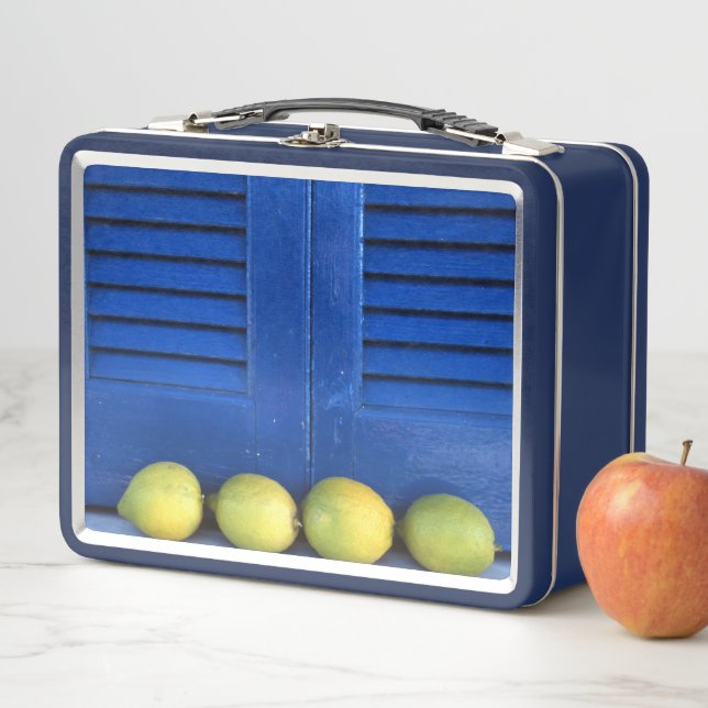 Lemon Blue Window Metal lunch box (En situation)