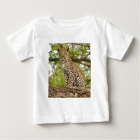 Leopard Cub sur un membre, T-shirt bébé