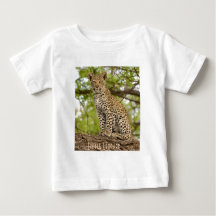 Leopard Cub sur un membre, T-shirt bébé