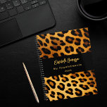 Leopard motif brun noir 2025<br><div class="desc">Elégant, cool, glamour, brun et noir motif léopard. Personnalisez et ajoutez votre nom et un titre. Le nom est écrit avec un script de style moderne écrit à la main.</div>