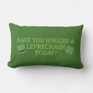 Leprechaun Hug lancer oreiller