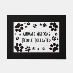 Les animaux accueillent, tapis de porte toléré p