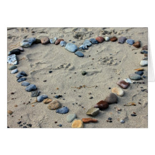 Les cailloux du coeur dans le sable