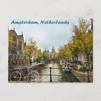 Les canaux d'Amsterdam dans la carte postale d'aut