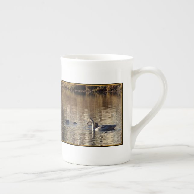 Les cygnes blancs font l'os de la Chine Mug (Droite)