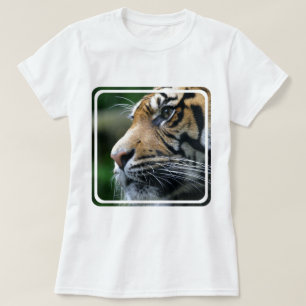 Les dames d'image de tigre ont adapté le T-shirt