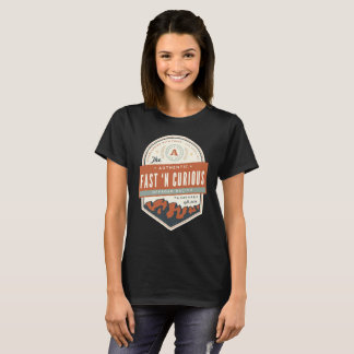 Les dames jeûnent T-shirt de base curieux de n