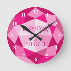 Les diamants roses sont une horloge murale en pier