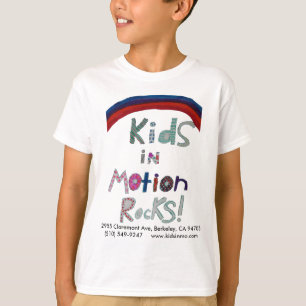 Les enfants d'Anna dans le T-shirt de mouvement