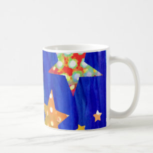 Les étoiles dans la tasse lumineuse de ciel