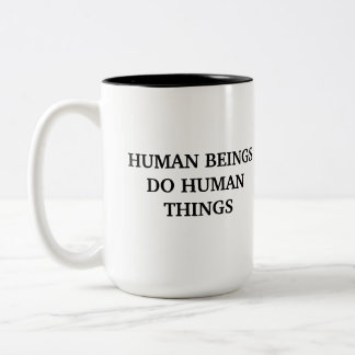 Les êtres humains font les choses humaines Mug