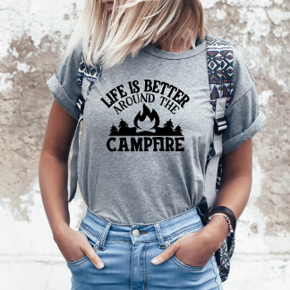 Les femmes autour du T-shirt Camping Camping Campi