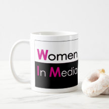 Les Femmes Dans La Mug Classique Des Médias