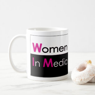 Les Femmes Dans La Mug Classique Des Médias