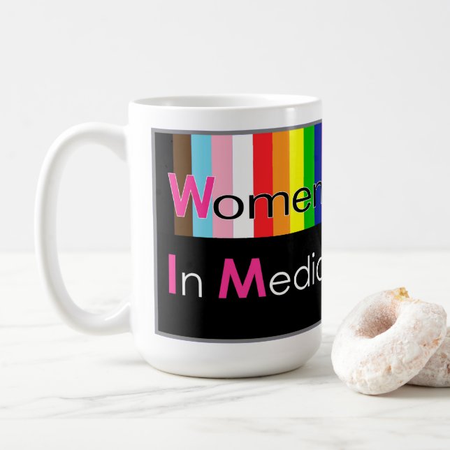 Les Femmes Dans La Mug De Fierté Médiatique (Avec donut)
