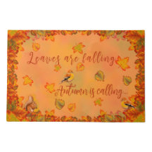 Les feuilles tombent L'automne c'est le tapis roug