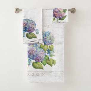 Les fleurs d'hortensia avec du bois ajoutent les