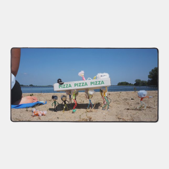 Les Fubby qui volent une pizza sur la plage. (Recto)