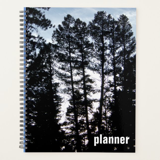 Les grands arbres dans le planificateur de monts C (Devant)