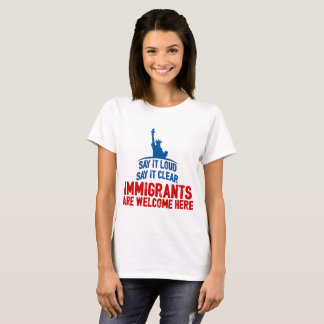 Les immigrés font bon accueil au T-shirt de base