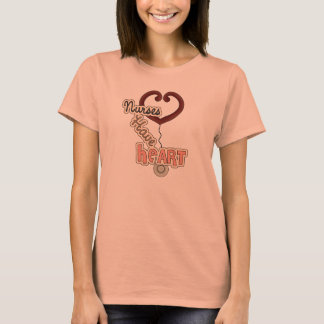 Les infirmières de stéthoscope ont le T-shirts et