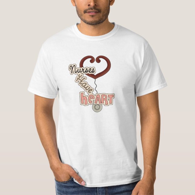 Les infirmières de stéthoscope ont le T-shirts et (Devant)