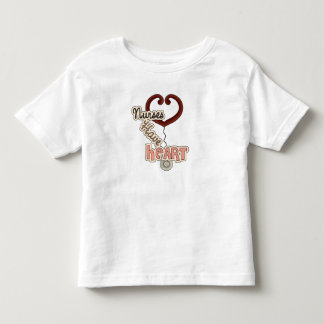Les infirmières de stéthoscope ont le T-shirts et