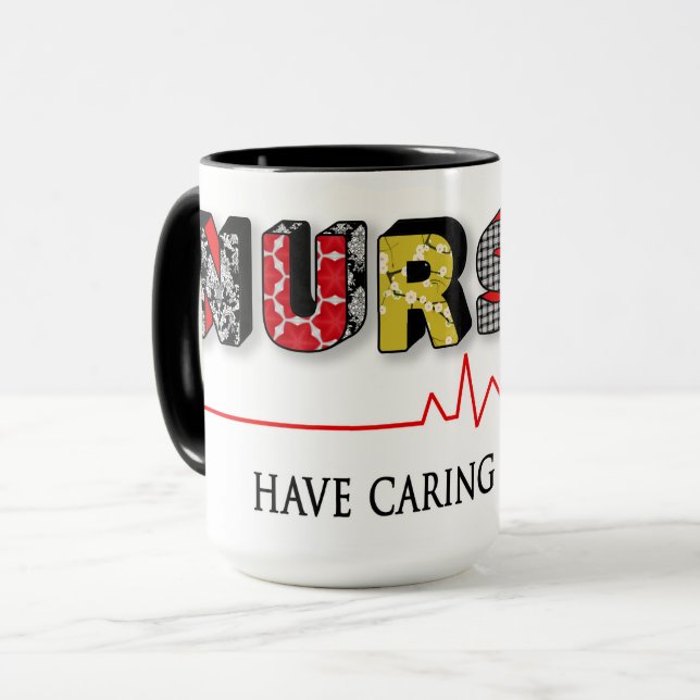 Les infirmières ont la tasse de soin de coeurs, (Devant gauche)