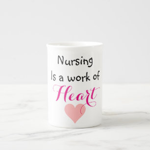 LES INFIRMIÈRES SONT UNE OEUVRE DE COEUR MUG