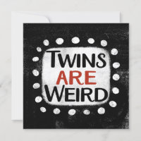 Les jumeaux sont une carte de voeux bizarre