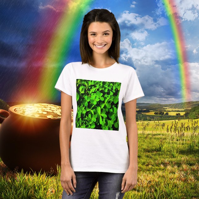 Les larmes de la chance sur le T-shirt de la Saint (Clovers of Luck on St. Patrick's Day T-Shirt)